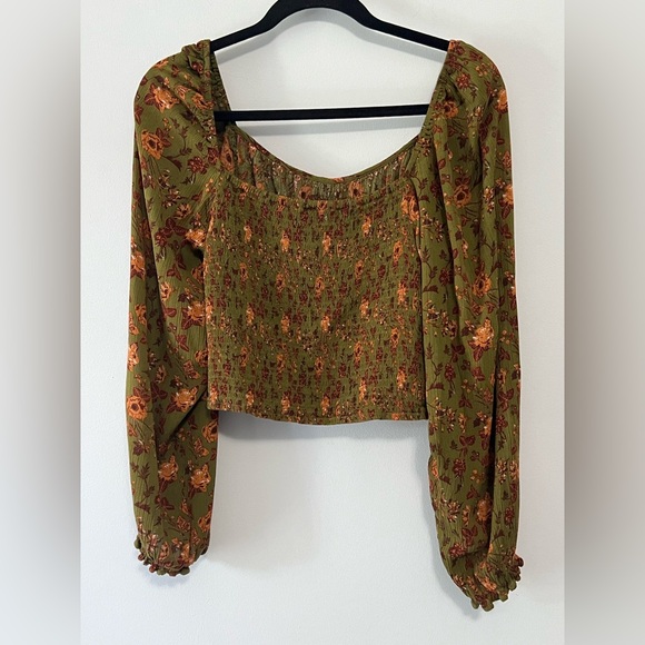 C&V Chelsea & Violet Floral Button Front Cropped Peasant Top. - Picture 2 of 10